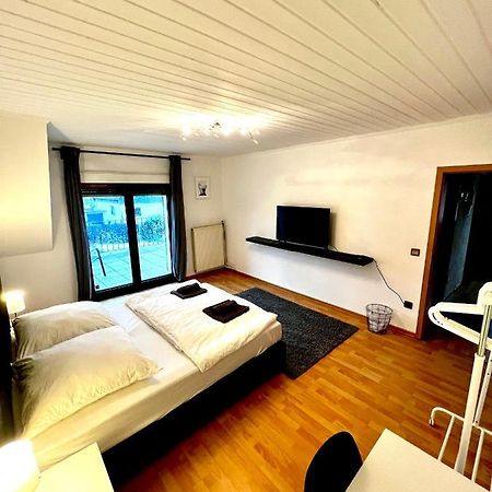 Praktisches Zimmer Im Grossen Haus Mit Garten Дюссельдорф Экстерьер фото